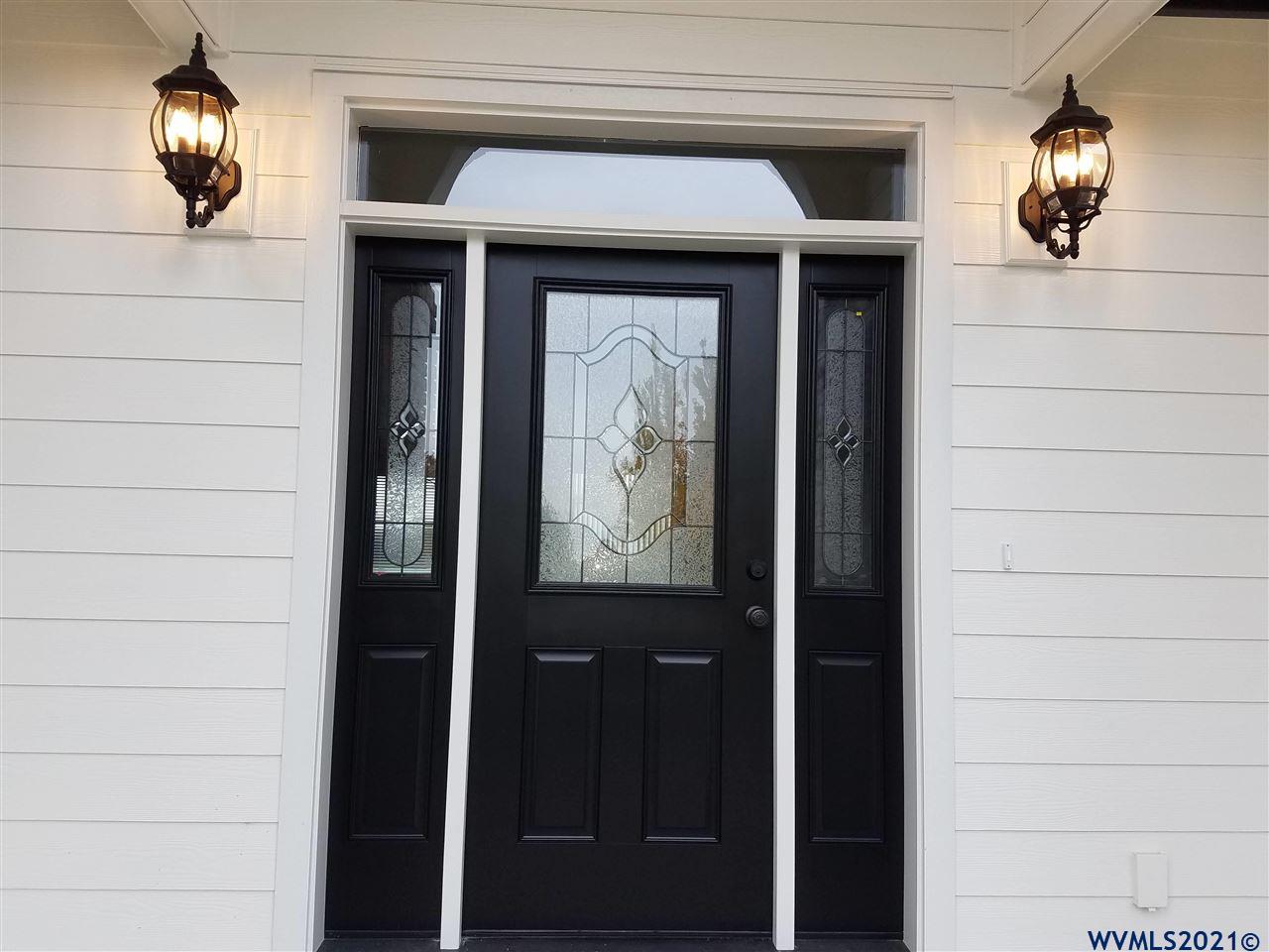 9176 Portland Road Northeast Salem, OR 97305 - Photo 4 of 29 Gallery Image 4