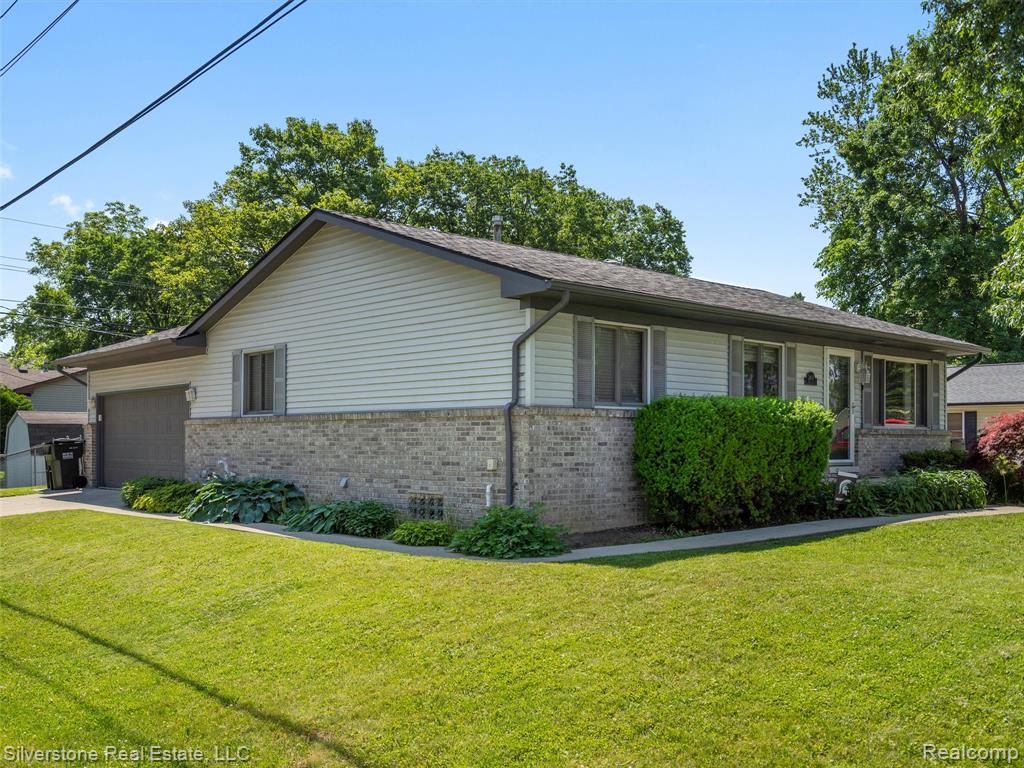 2807 Hartline Drive Rochester Hills, MI 48309 - Photo 4 of 35