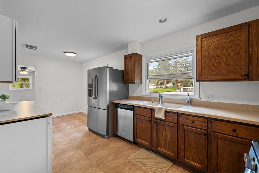 501 38th Street Moline, IL 61265 - Photo 7 of 32