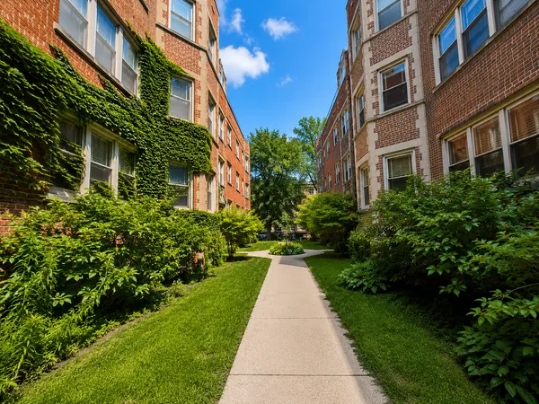 $260,000 | 6814 North Ashland Boulevard, Unit 1C, Chicago, IL 60626
