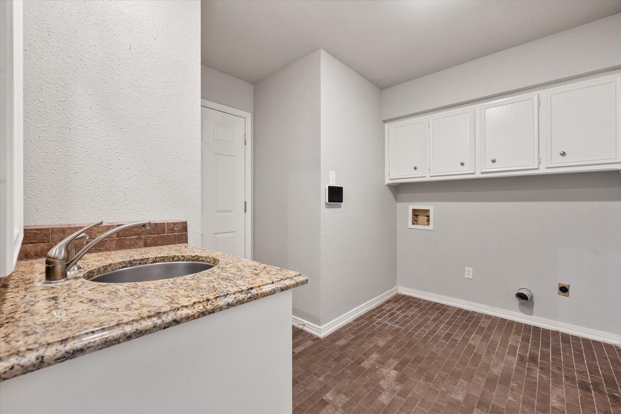 5101 2nd Street Lubbock, TX 79416 - Photo 32 of 41 Laundry
