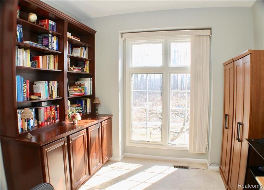 411 Mystic Valley Rochester Hills, MI 48307 - Photo 5 of 30