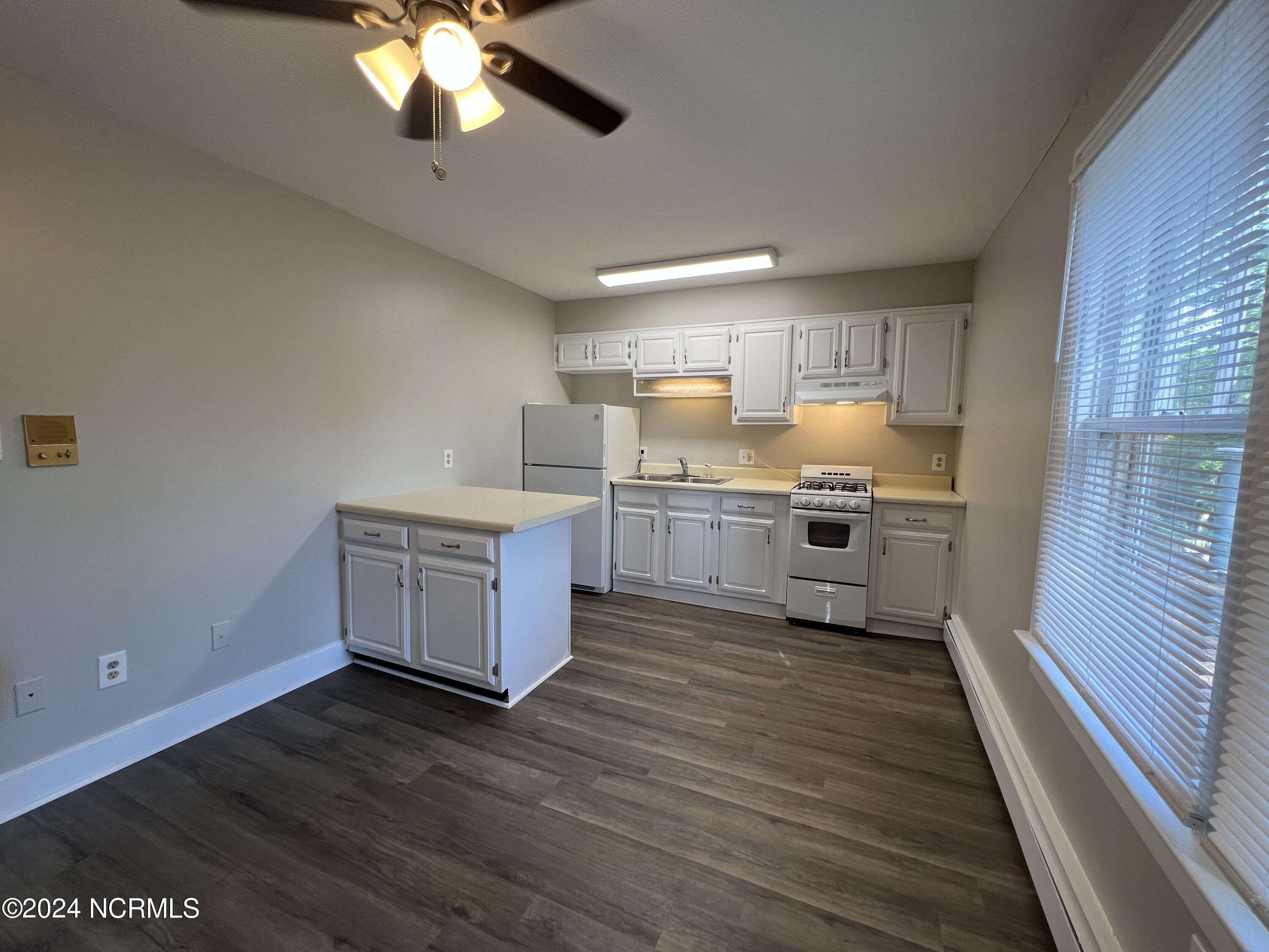 1221 Riverside Avenue, Unit 2D Elizabeth City, NC 27909 - Photo 1 of 6 IMG_0130
