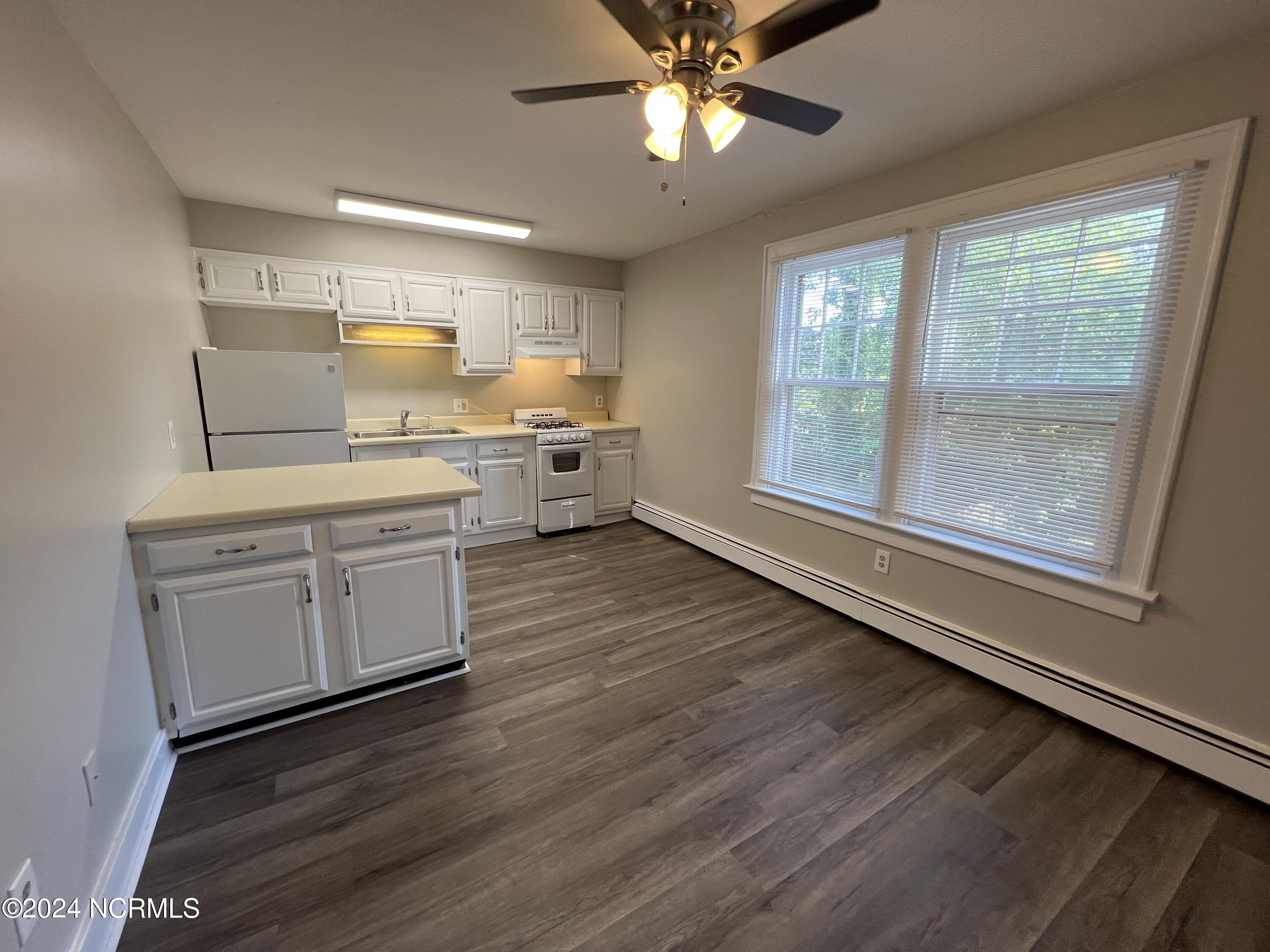 1221 Riverside Avenue, Unit 2D Elizabeth City, NC 27909 - Photo 3 of 6 IMG_0132