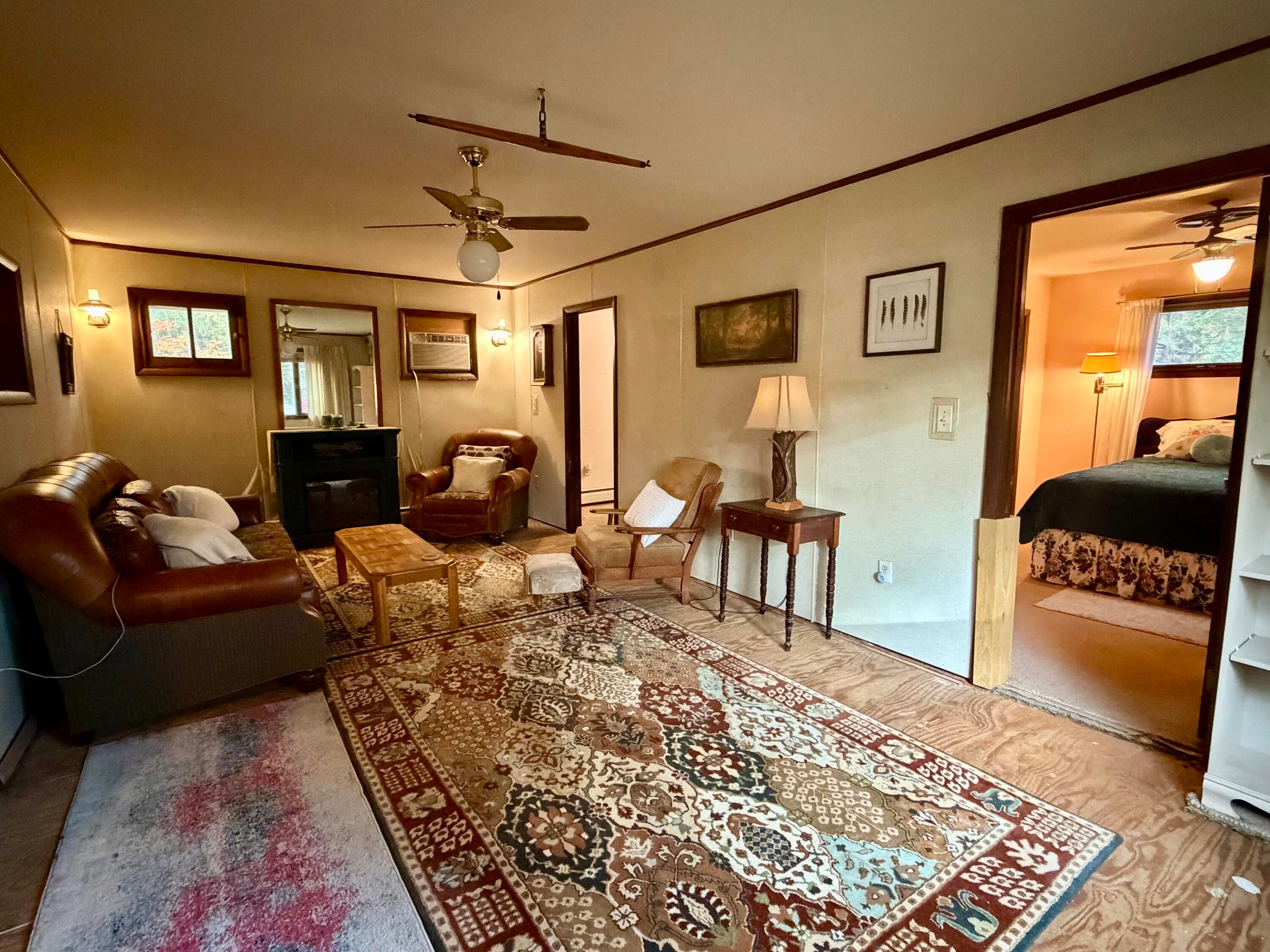 2350 West Silver Beach Road Cheboygan, MI 49721 - Photo 10 of 18 Living Room