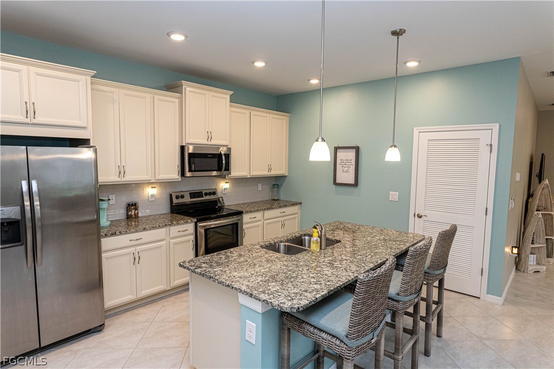 4431 Dutchess Park Road Fort Myers, FL 33916 - Photo 5 of 28