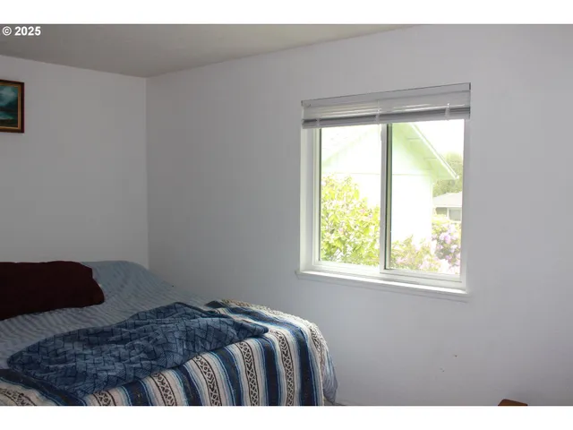 $398,000 | 1783 View Street, Myrtle Point, OR 97458