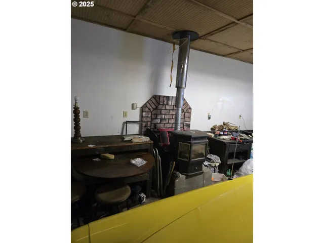 $398,000 | 1783 View Street, Myrtle Point, OR 97458