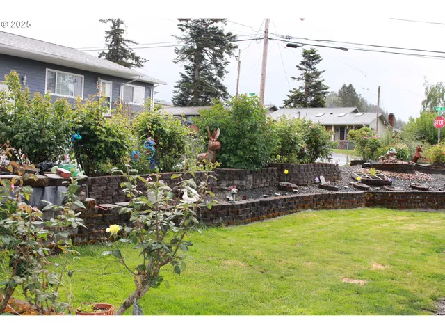 $398,000 | 1783 View Street, Myrtle Point, OR 97458