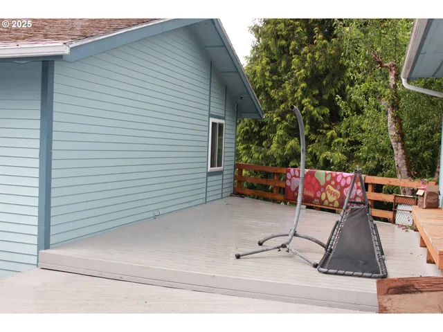 $398,000 | 1783 View Street, Myrtle Point, OR 97458