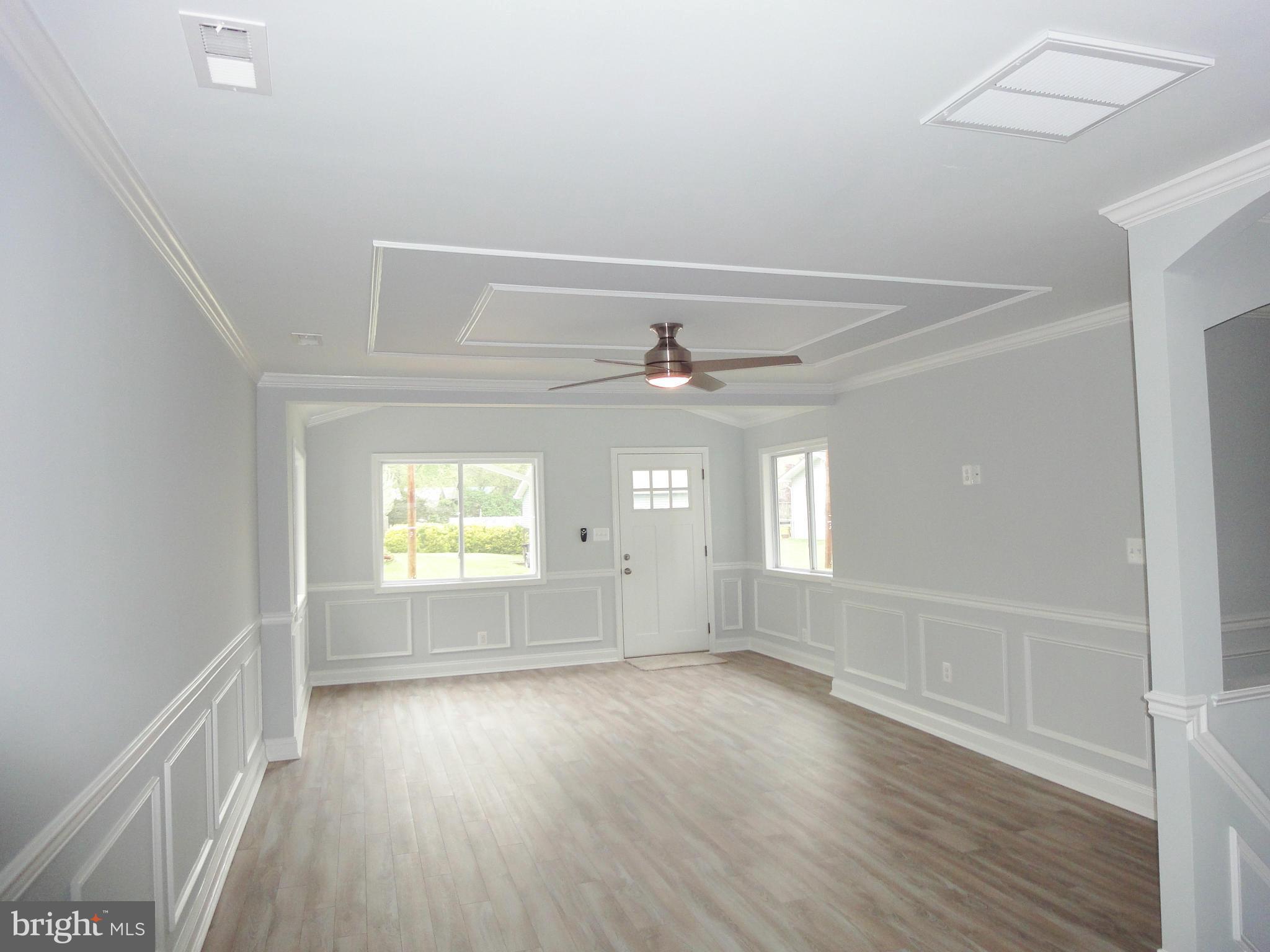 1935 Hilltop Road Pasadena, MD 21122 - Photo 3 of 29 Living Room