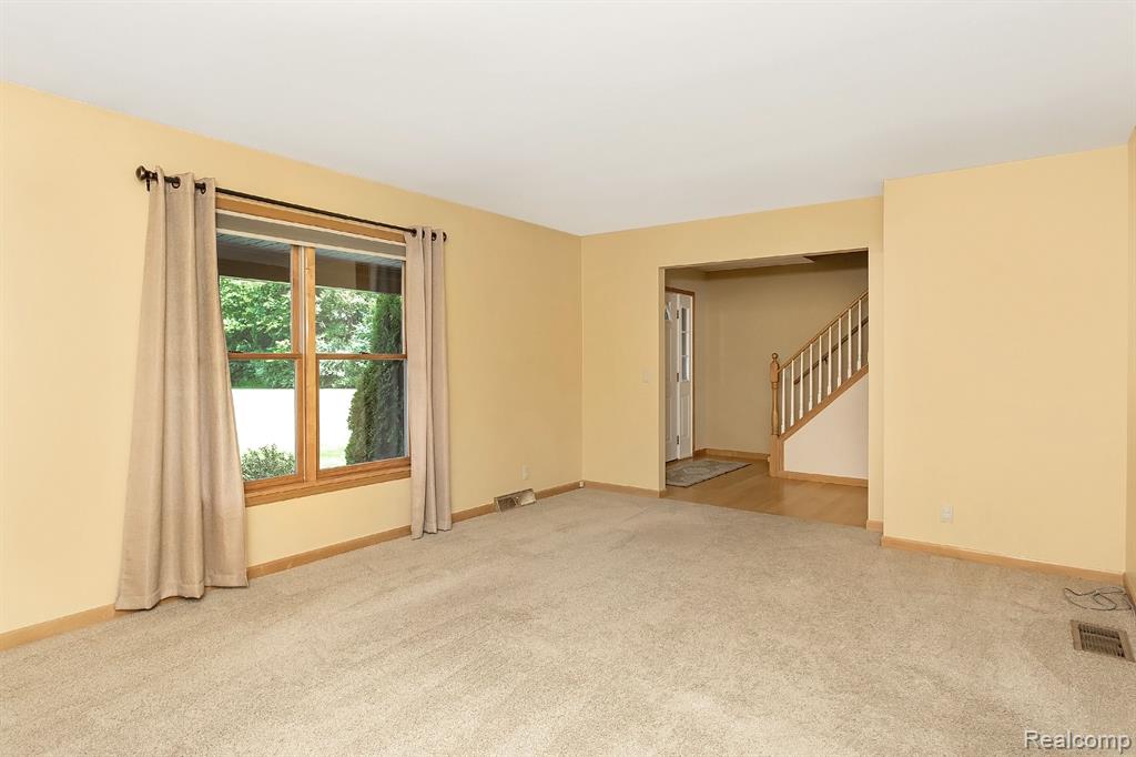 7653 Chase Lake Road Fowlerville, MI 48836 - Photo 15 of 52