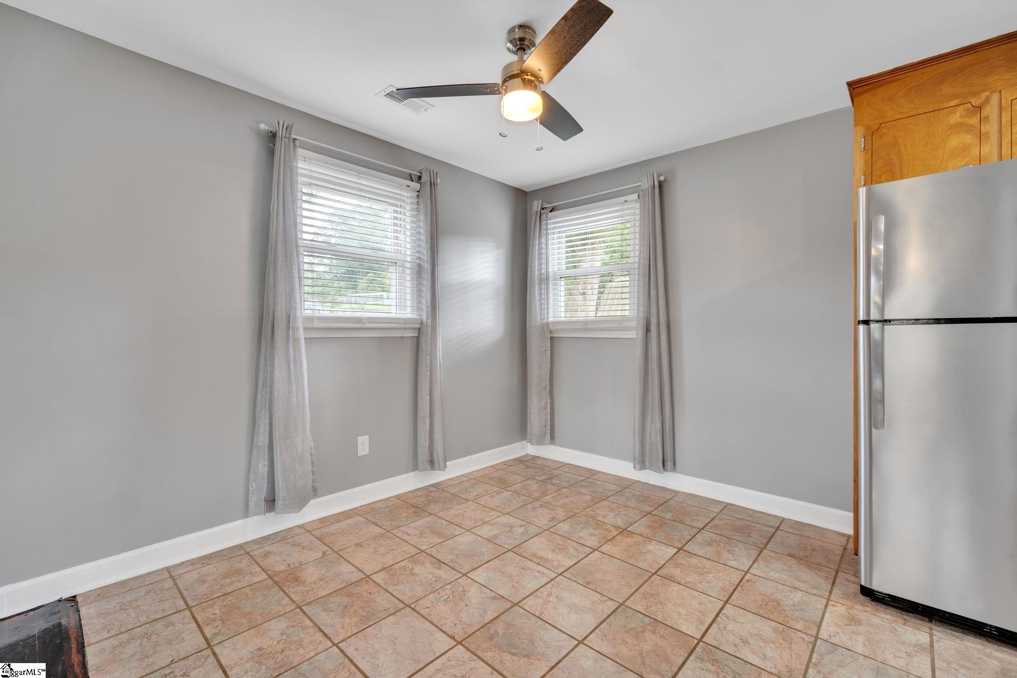 1127 Farrs Bridge Road Greenville, SC 29611 - Photo 6 of 26 Gallery Image 6