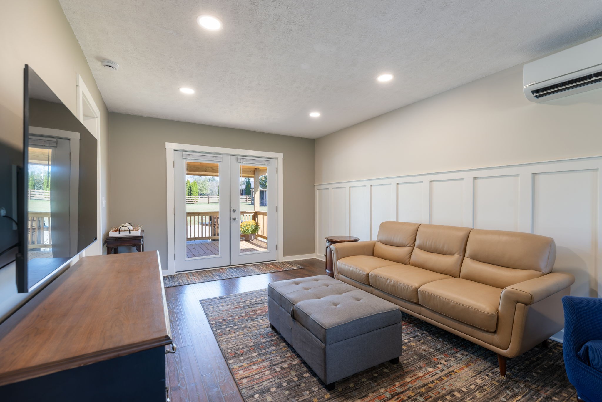 2118 Horton Way Lewisburg, TN 37091 - Photo 40 of 58 a living room with furniture and a large window