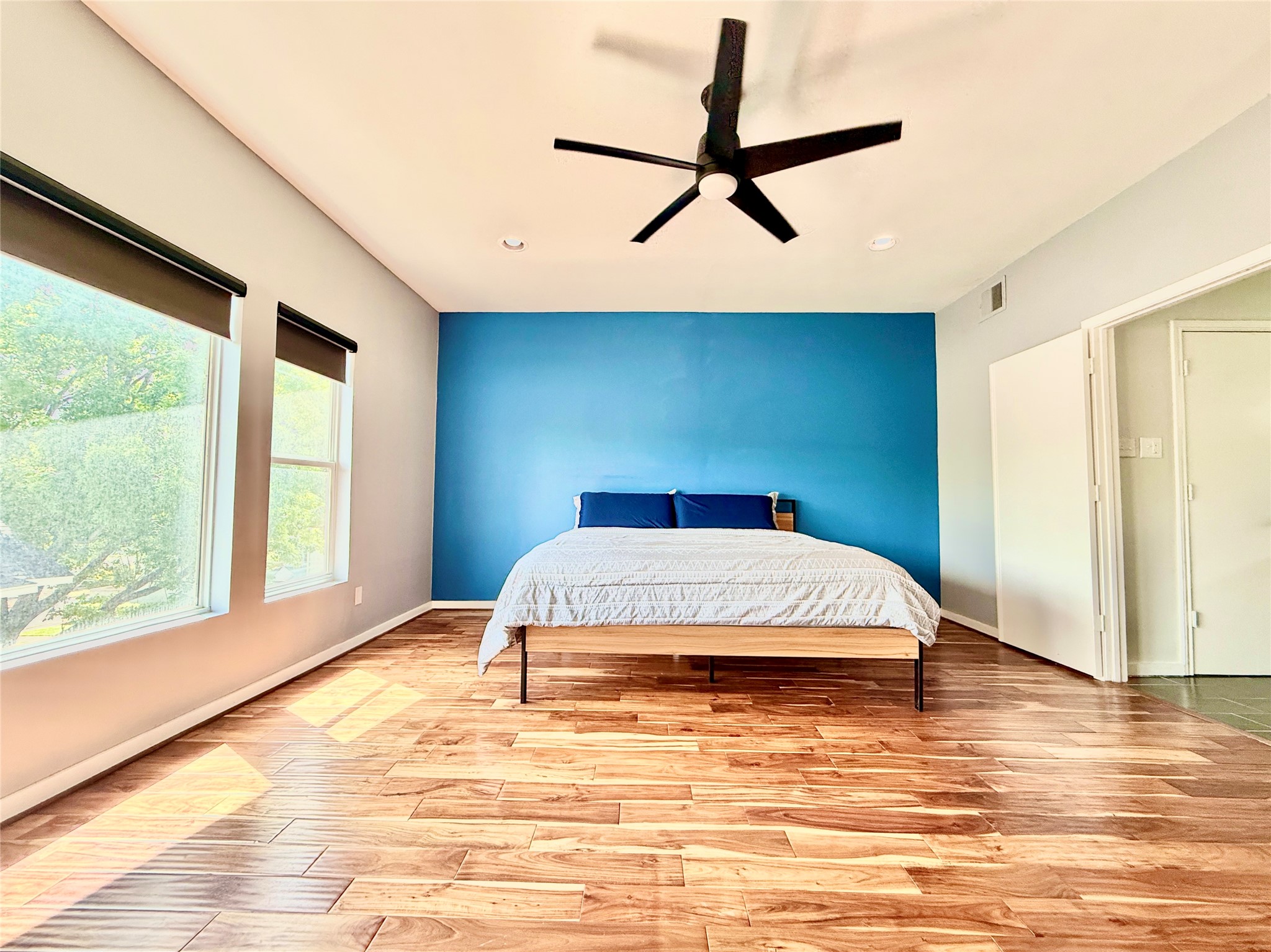 608 West Drew Street, Unit B Houston, TX 77006 - Photo 29 of 42 a bedroom with a large bed and a window