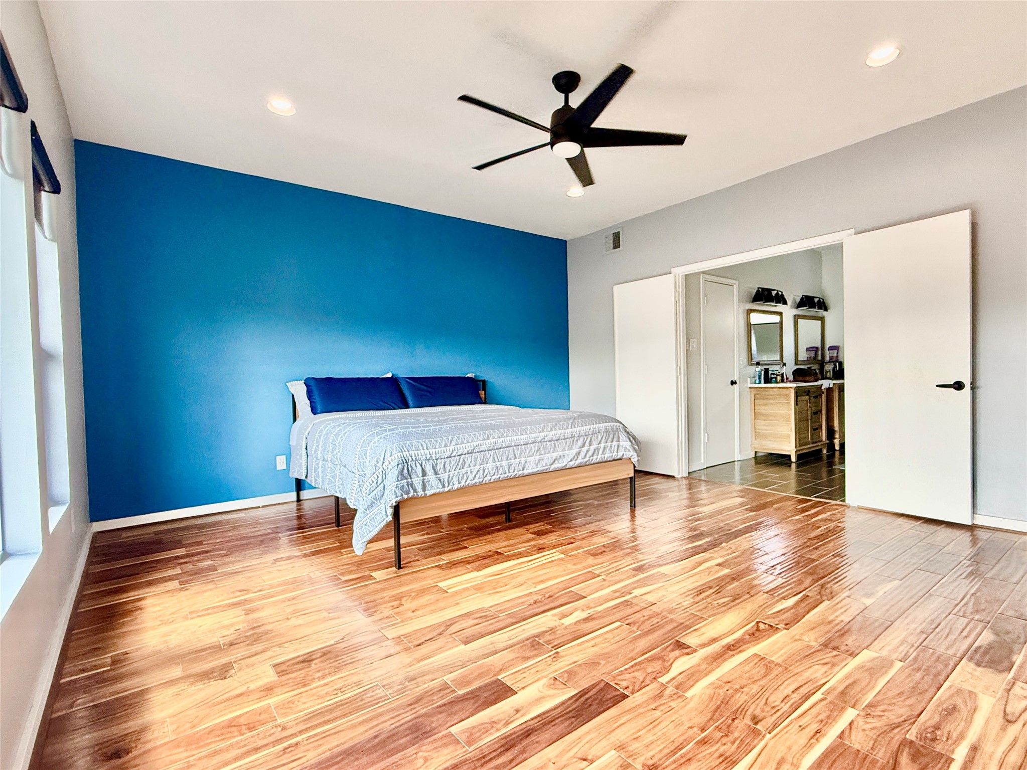 608 West Drew Street, Unit B Houston, TX 77006 - Photo 32 of 42 a bedroom with a bed and a chandelier