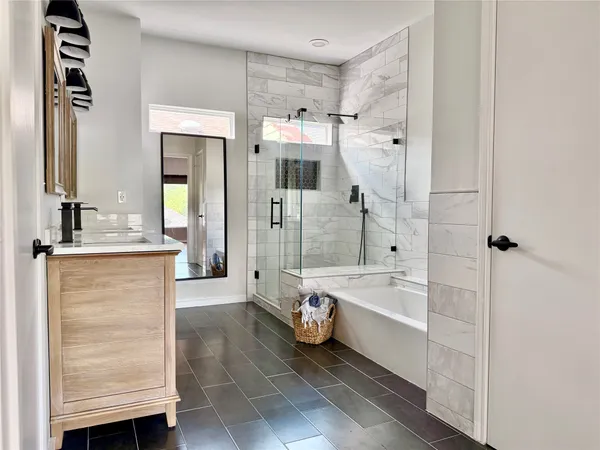 $3,200 | 608 West Drew Street, Unit B, Houston, TX 77006