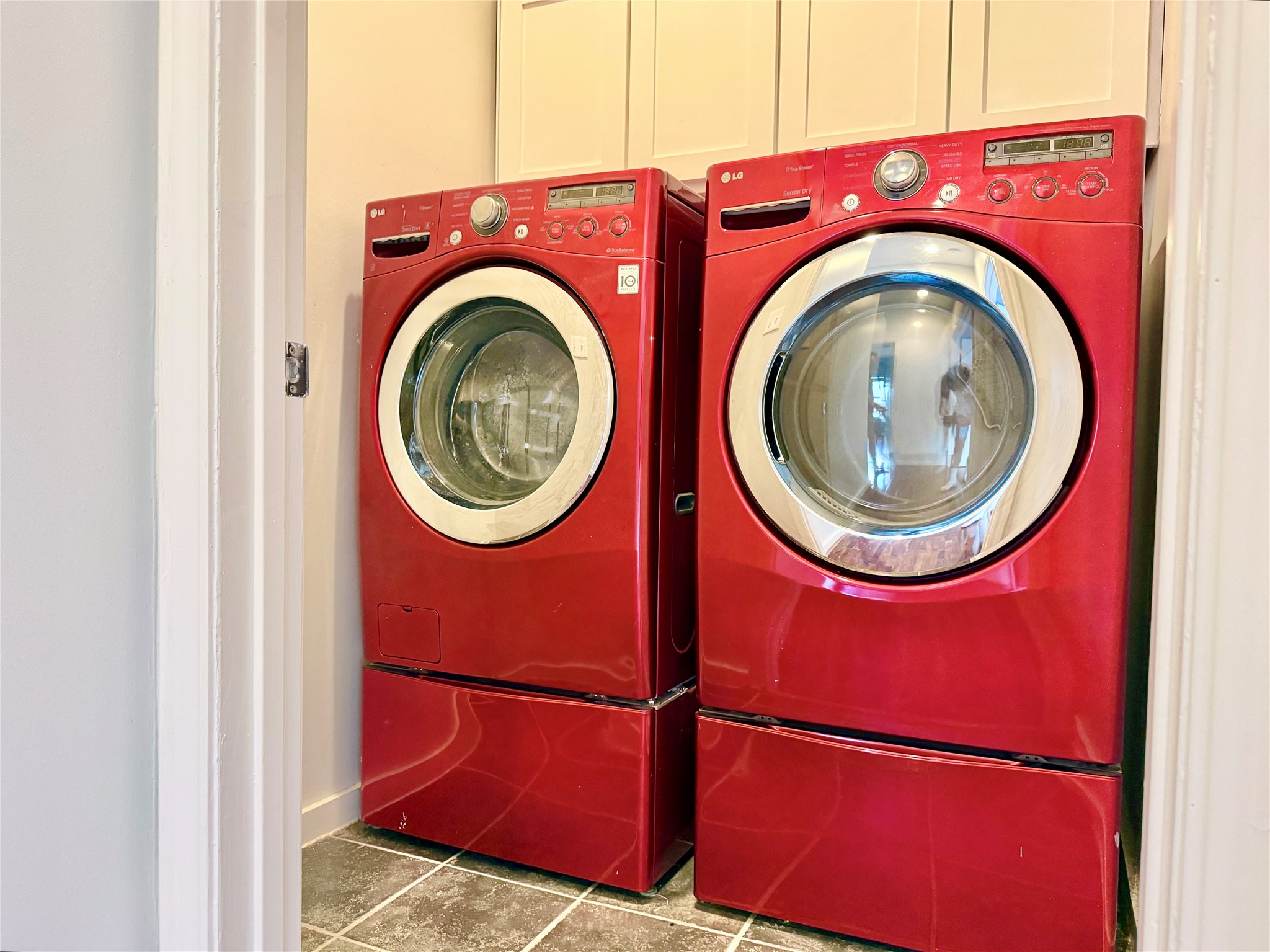 608 West Drew Street, Unit B Houston, TX 77006 - Photo 39 of 42 a utility room with dryer and washer
