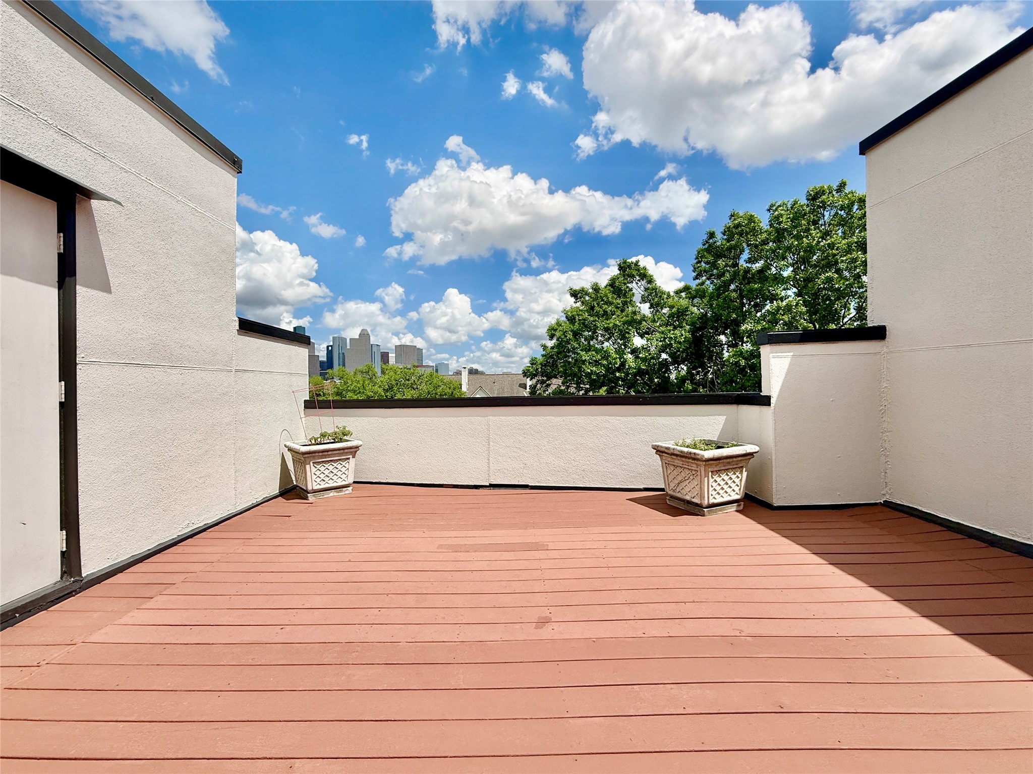 608 West Drew Street, Unit B Houston, TX 77006 - Photo 40 of 42 a view of a terrace with chairs