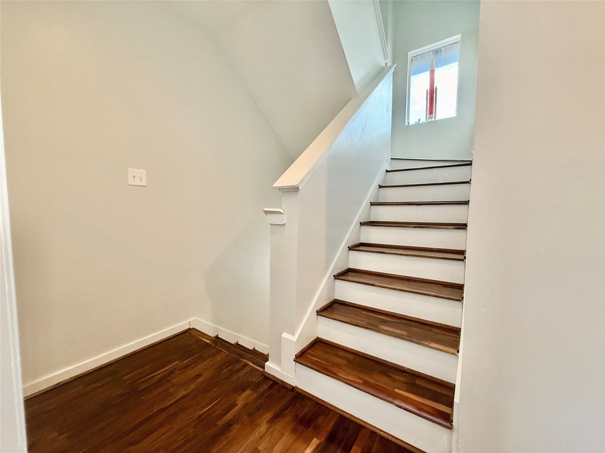 608 West Drew Street, Unit B Houston, TX 77006 - Photo 6 of 42 a view of entryway