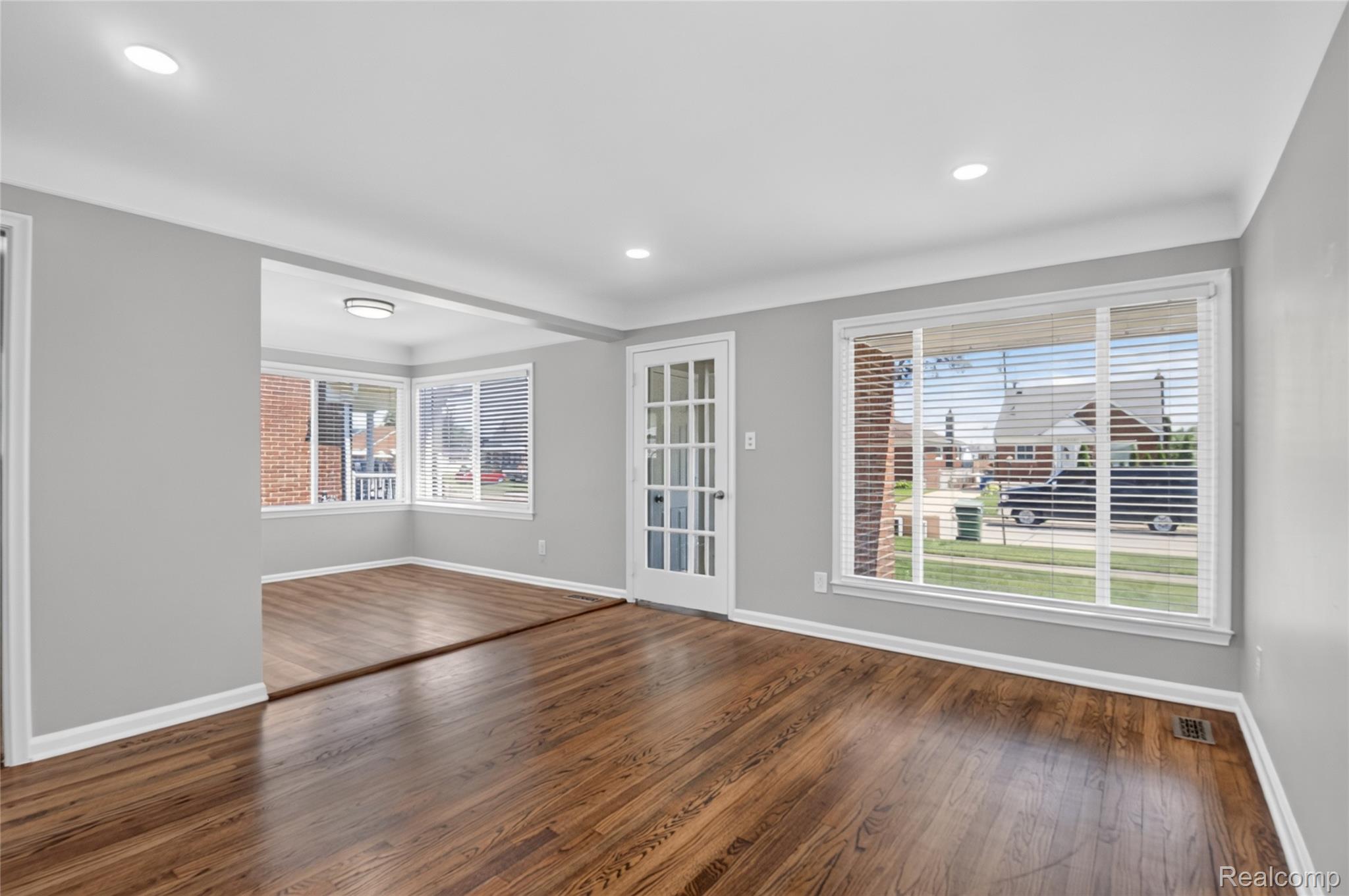 12972 Callender Street Southgate, MI 48195 - Photo 8 of 40 12972-Callender-St-Windowstill 9.jpg