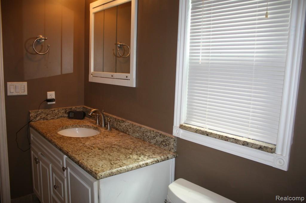 1450 Parke Street Rochester, MI 48307 - Photo 18 of 26 IMG_0308.jpg