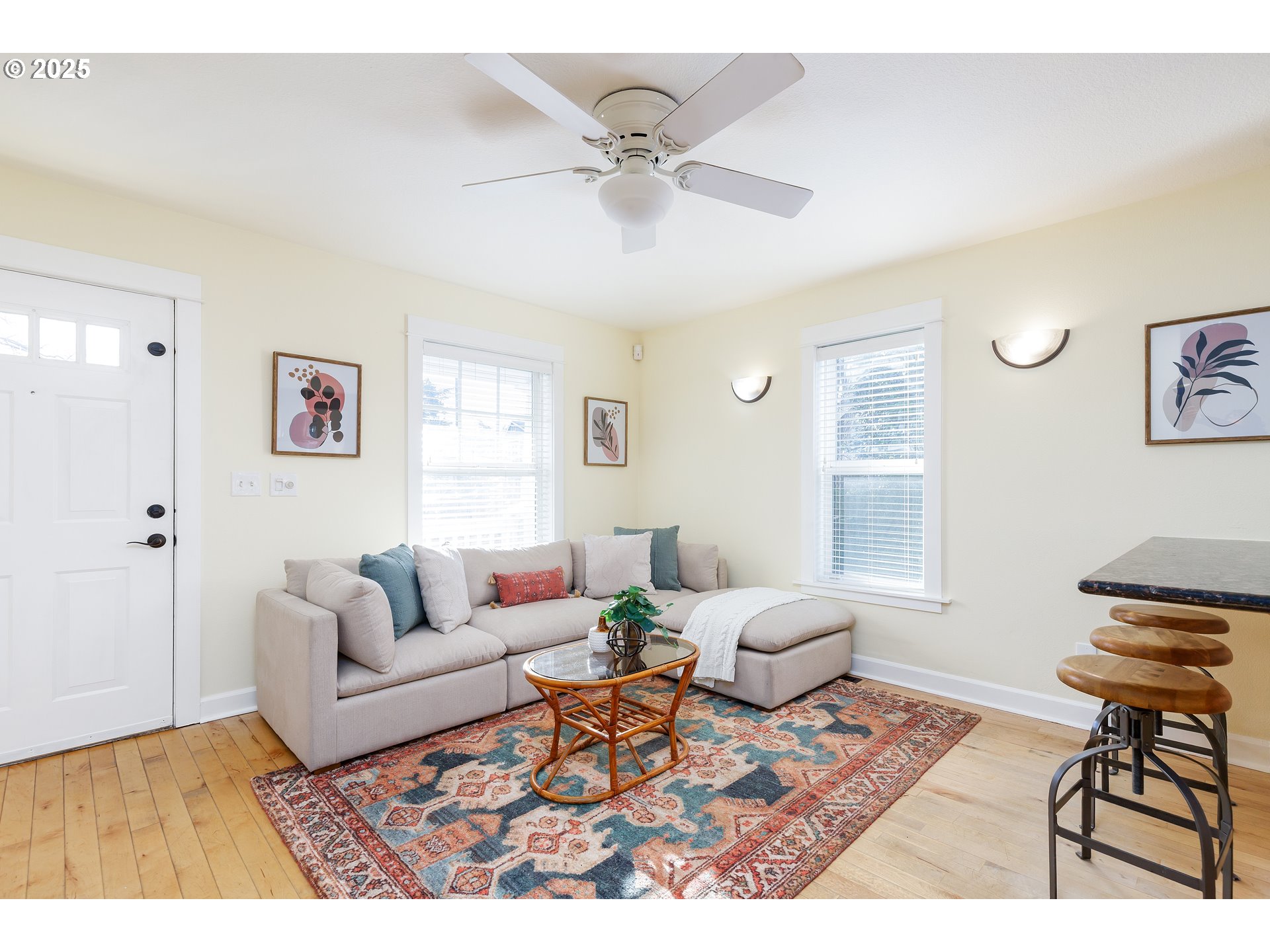 2913 Northeast Killingsworth Street Portland, OR 97211 - Photo 4 of 36 Living Room