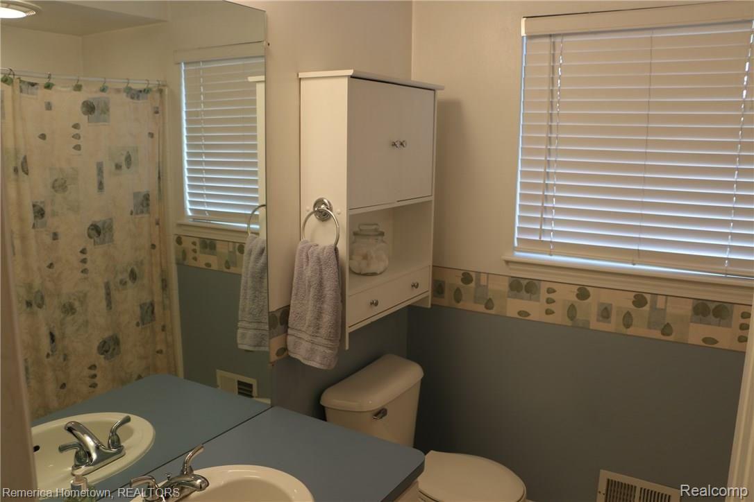 44299 Arlington Road Canton, MI 48187 - Photo 14 of 22 IMG_4563.JPG