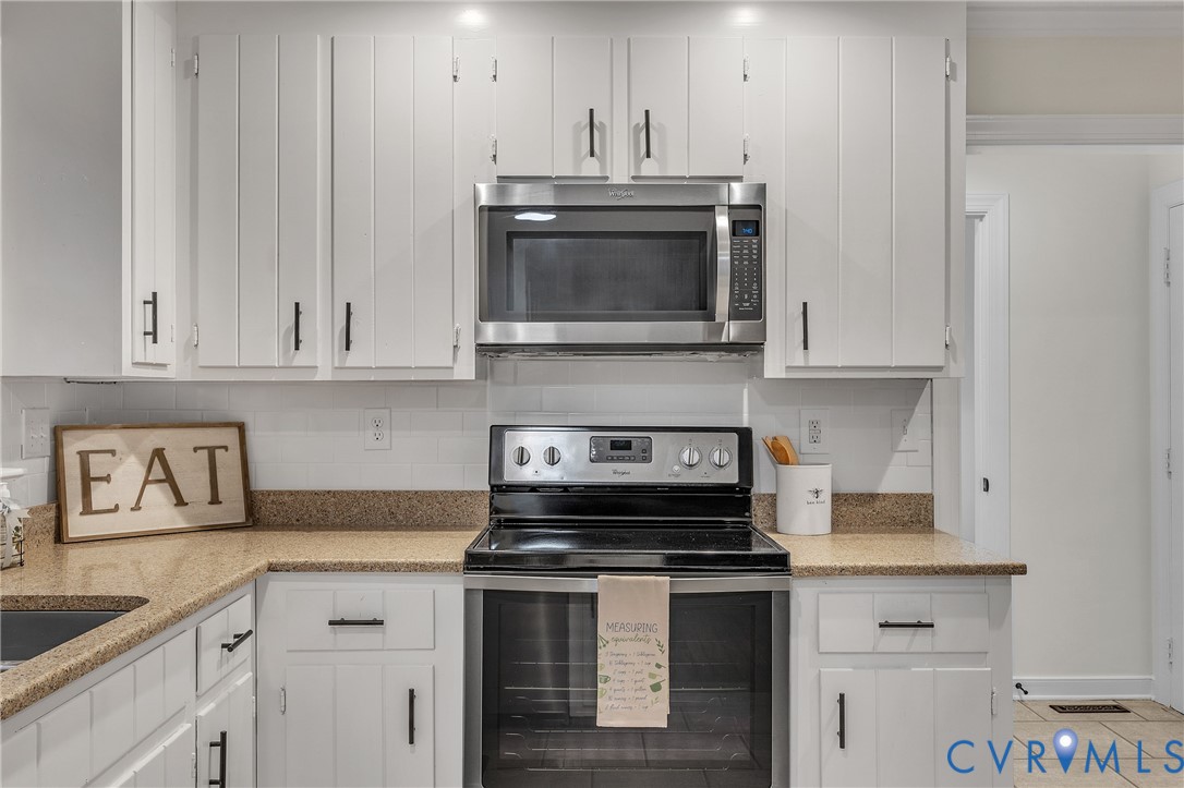 2604 Whispering Oaks Terrace Midlothian, VA 23112 - Photo 12 of 35 Kitchen with appliances with stainless steel finis