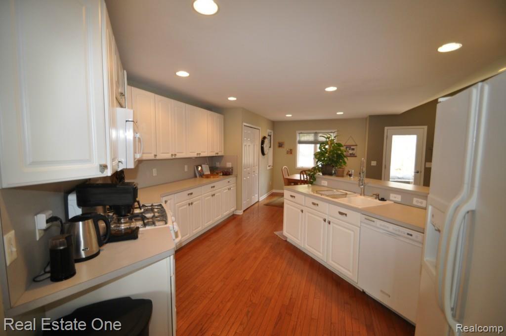 1651 North Livernois Road Rochester, MI 48306 - Photo 8 of 30 9.JPG