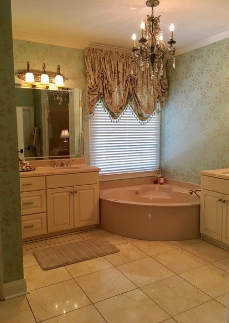 8630 East Hopewell Road Musella, GA 31066 - Photo 14 of 28 a bathroom with a sink a mirror and a bathtub