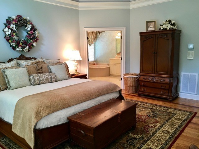 8630 East Hopewell Road Musella, GA 31066 - Photo 15 of 28 a bedroom with bed and dresser