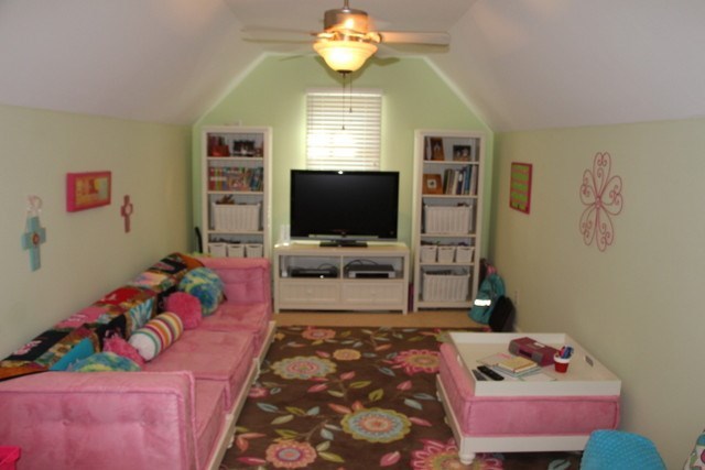 8630 East Hopewell Road Musella, GA 31066 - Photo 20 of 28 a bedroom with a bed and a flat screen tv