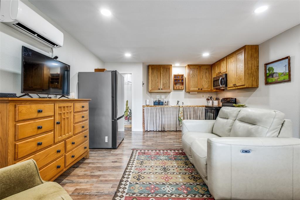 227 Lanier Road Forestburg, TX 76239 - Photo 6 of 33