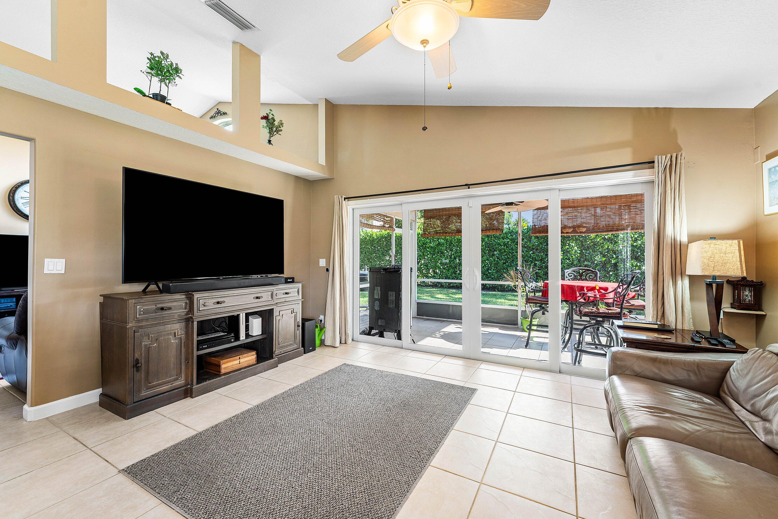 3766 Victoria Road West Palm Beach, FL 33411 - Photo 12 of 46 Living room