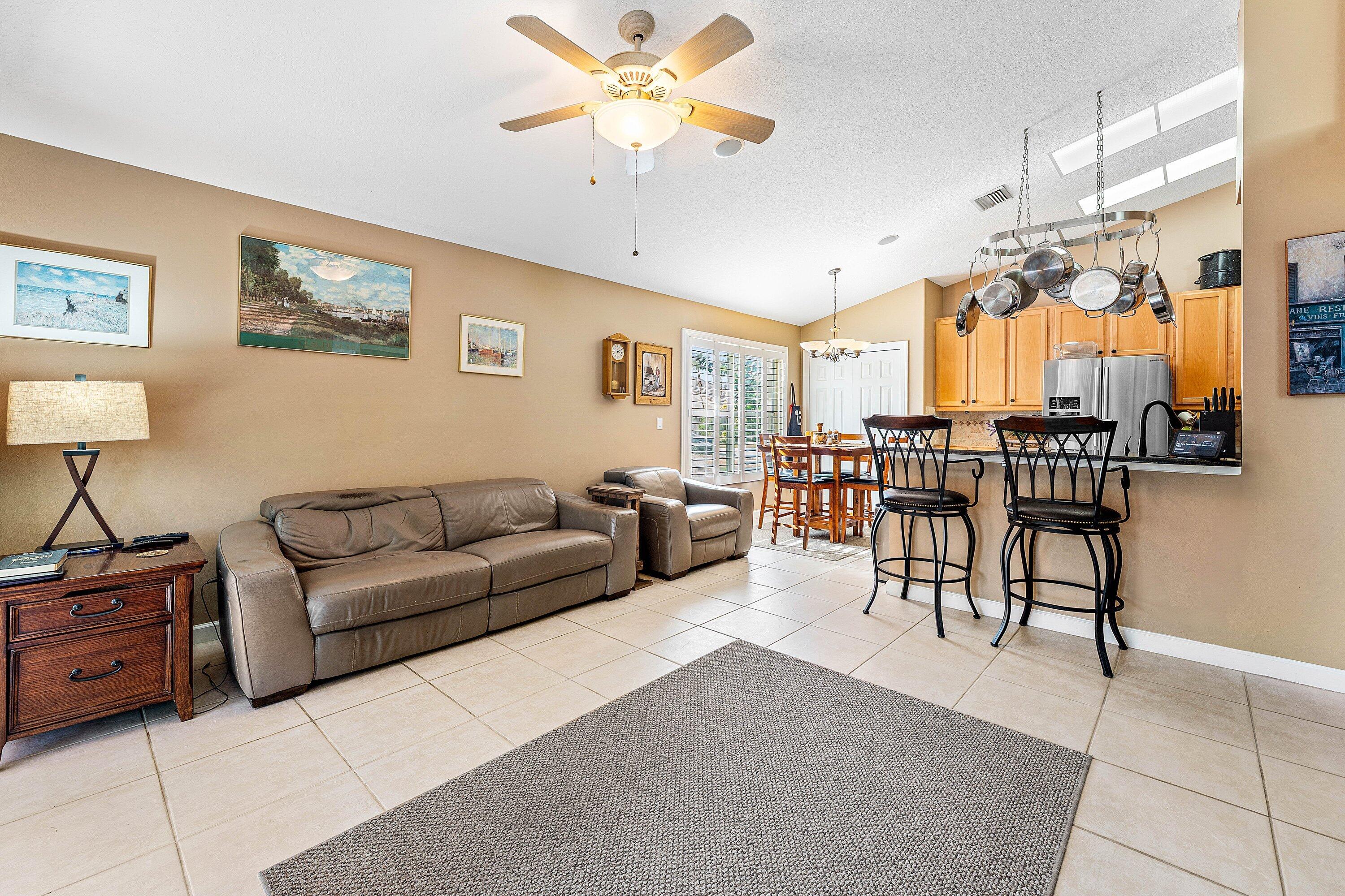 3766 Victoria Road West Palm Beach, FL 33411 - Photo 13 of 46 Living room
