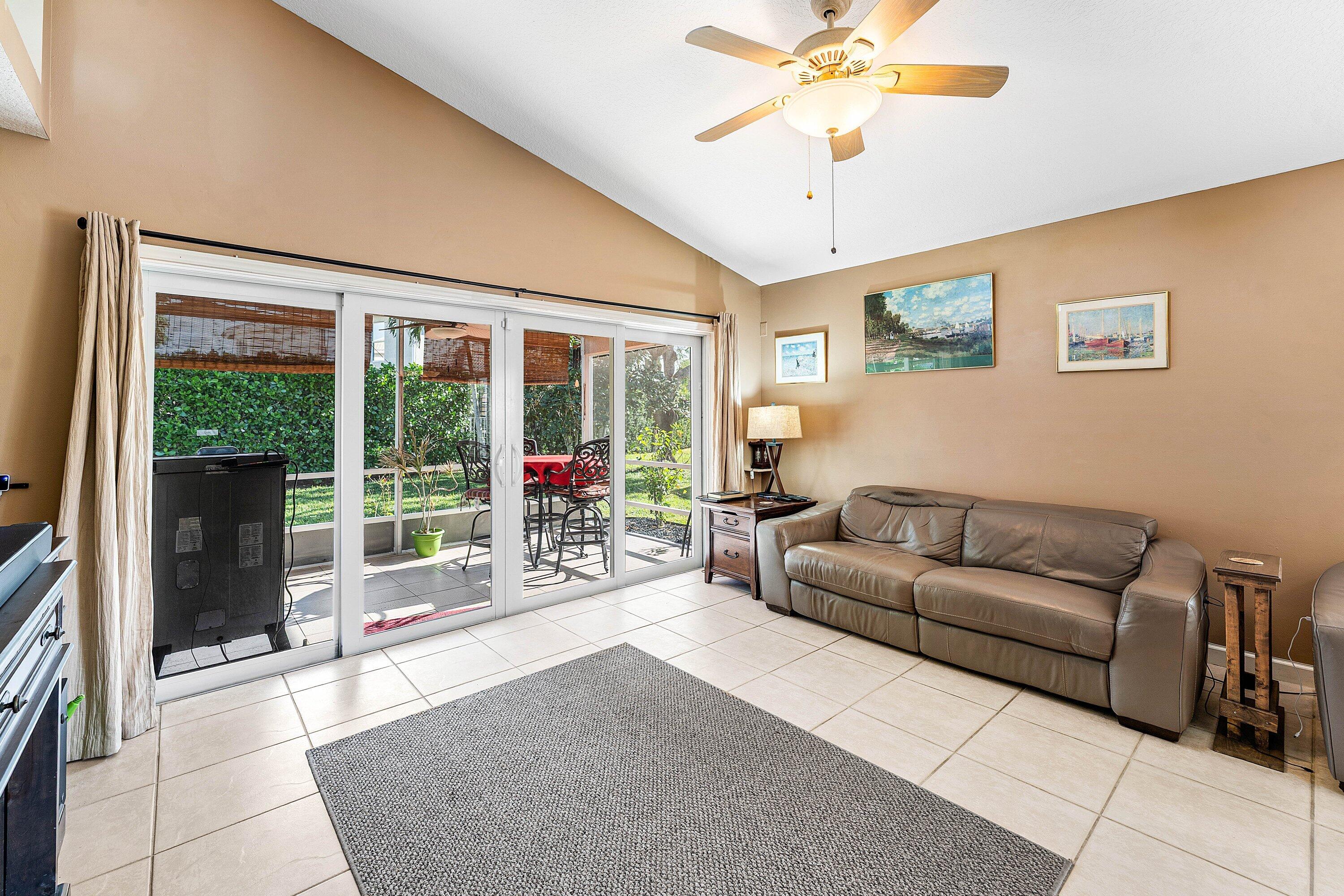 3766 Victoria Road West Palm Beach, FL 33411 - Photo 14 of 46 Sitting room