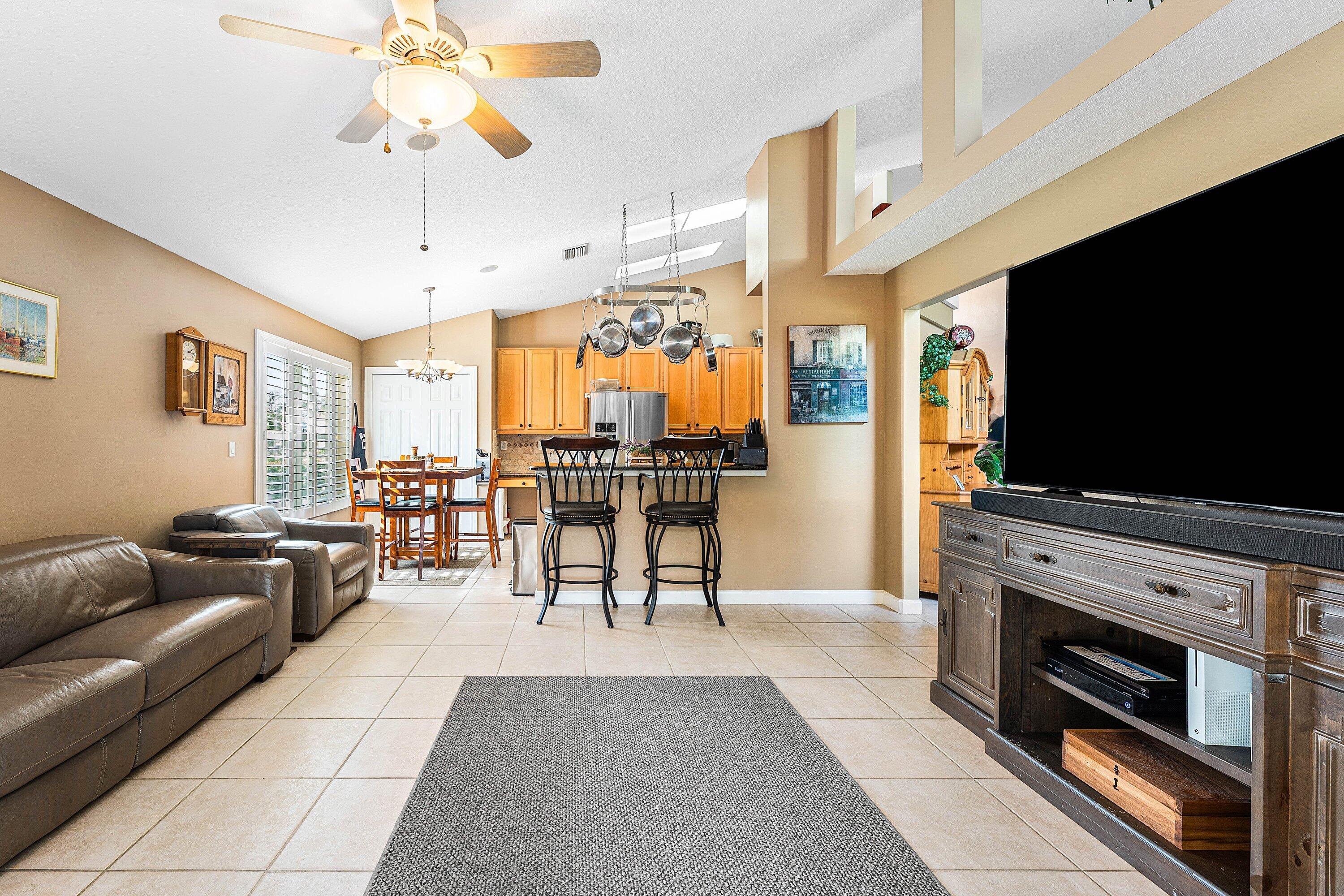 3766 Victoria Road West Palm Beach, FL 33411 - Photo 15 of 46 Living room