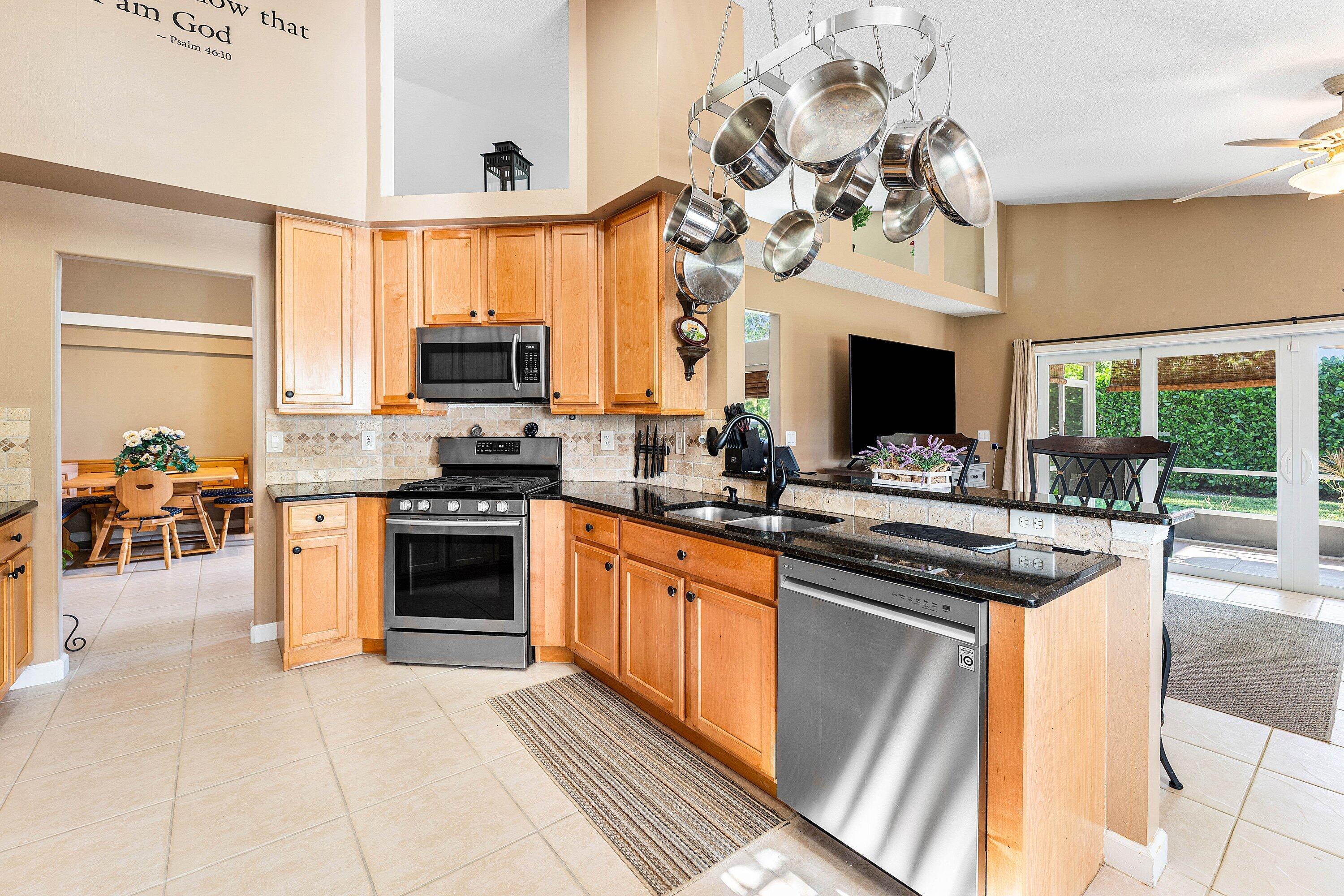 3766 Victoria Road West Palm Beach, FL 33411 - Photo 18 of 46 Kitchen