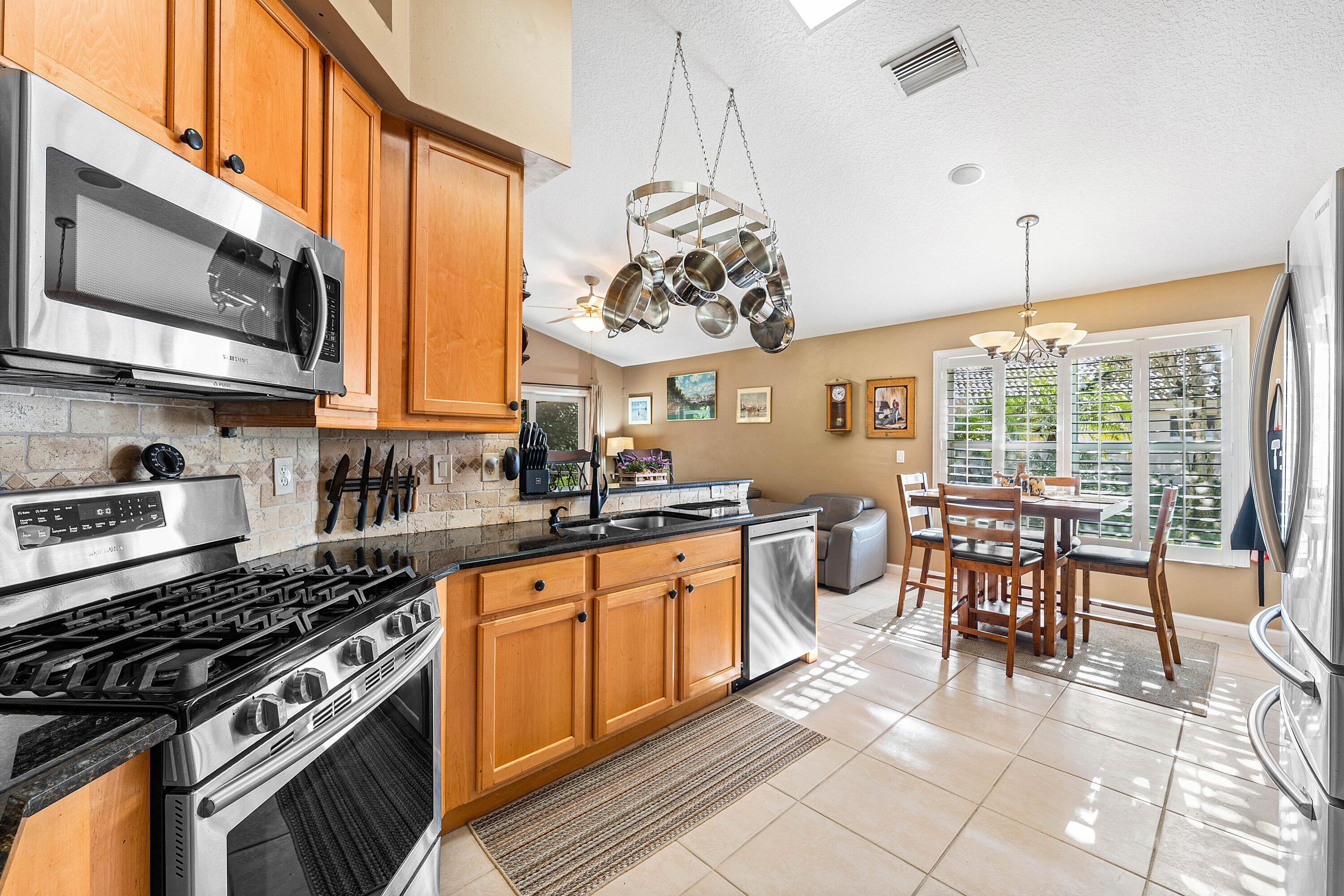 3766 Victoria Road West Palm Beach, FL 33411 - Photo 19 of 46 Kitchen