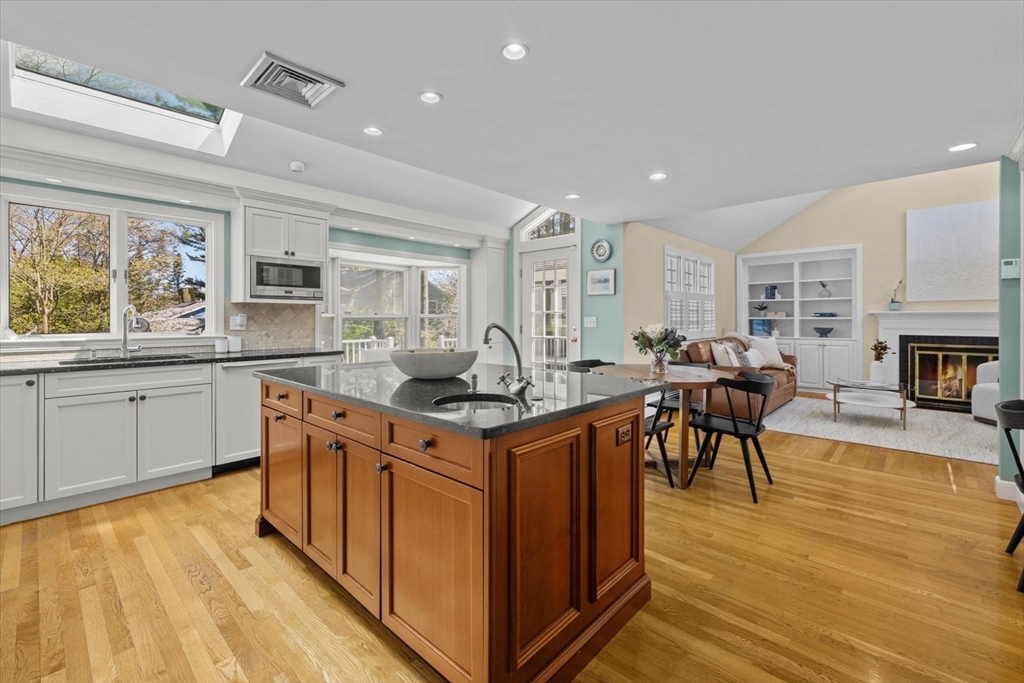 8 Sutton Road Needham, MA 02492 - Photo 12 of 38
