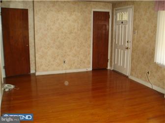 2860 East County Line Road Hatboro, PA 19040 - Photo 2 of 12 Living Room