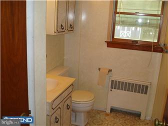 2860 East County Line Road Hatboro, PA 19040 - Photo 7 of 12 Bathroom