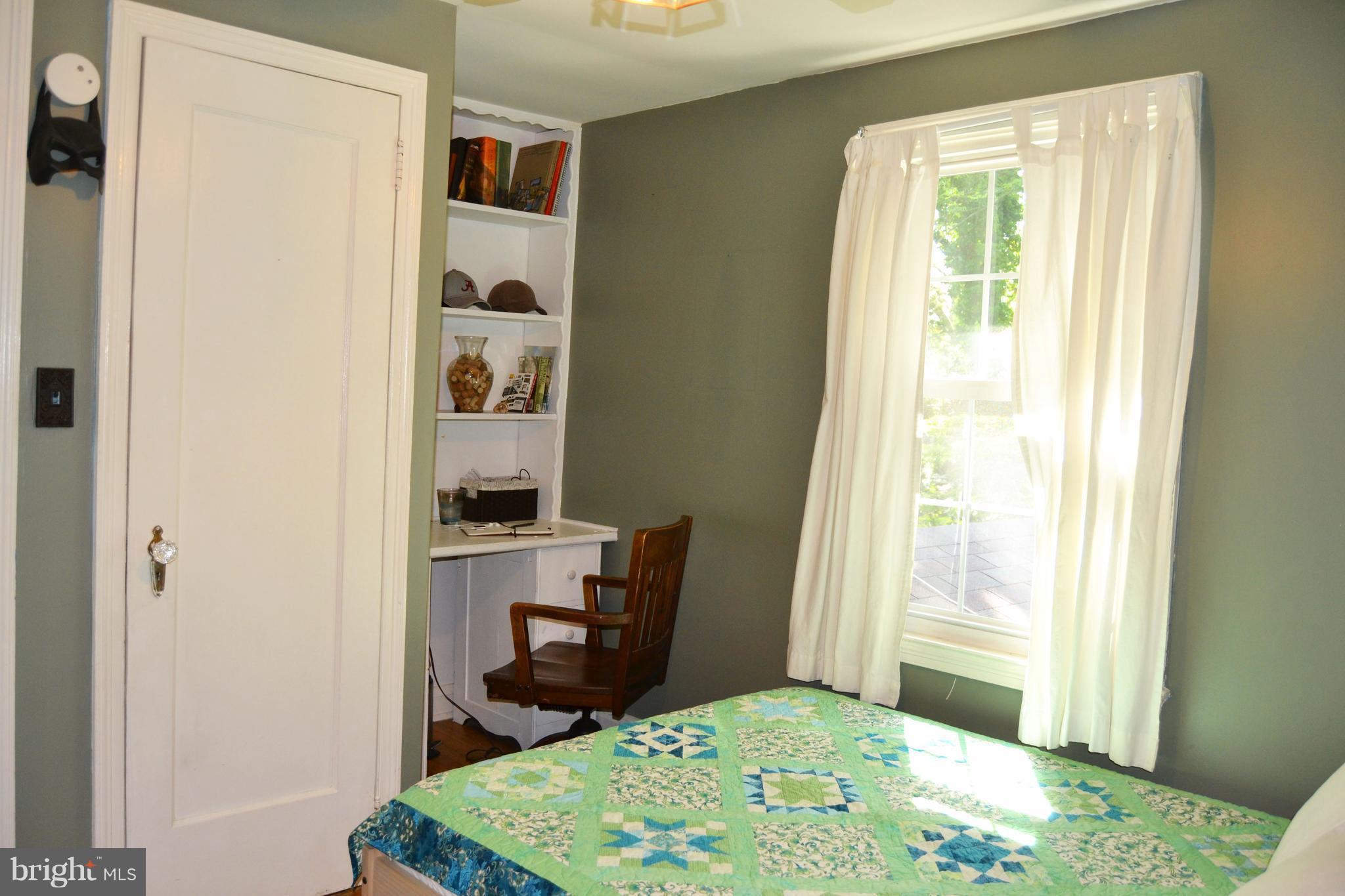 3647 Campfield Road Baltimore, MD 21207 - Photo 19 of 30 Build-in desk area