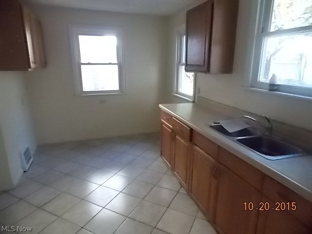 1093 Rushleigh Road Cleveland Heights, OH 44121 - Photo 10 of 13