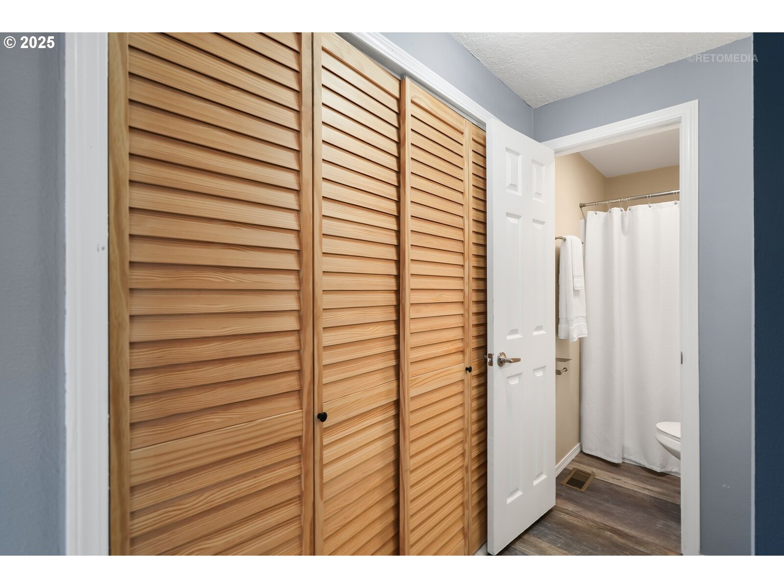 20490 Southwest Frances Street Beaverton, OR 97003 - Photo 19 of 32 a view of a bathroom