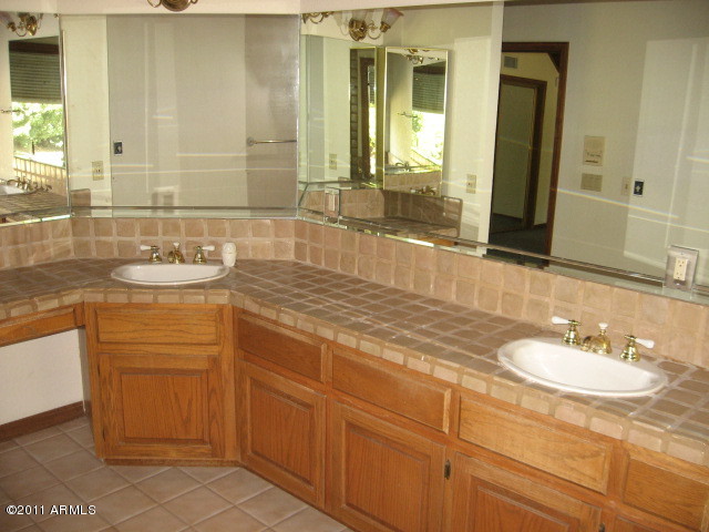 2505 East Lehi Road, Unit 12 Mesa, AZ 85213 - Photo 4 of 10 Master Bath