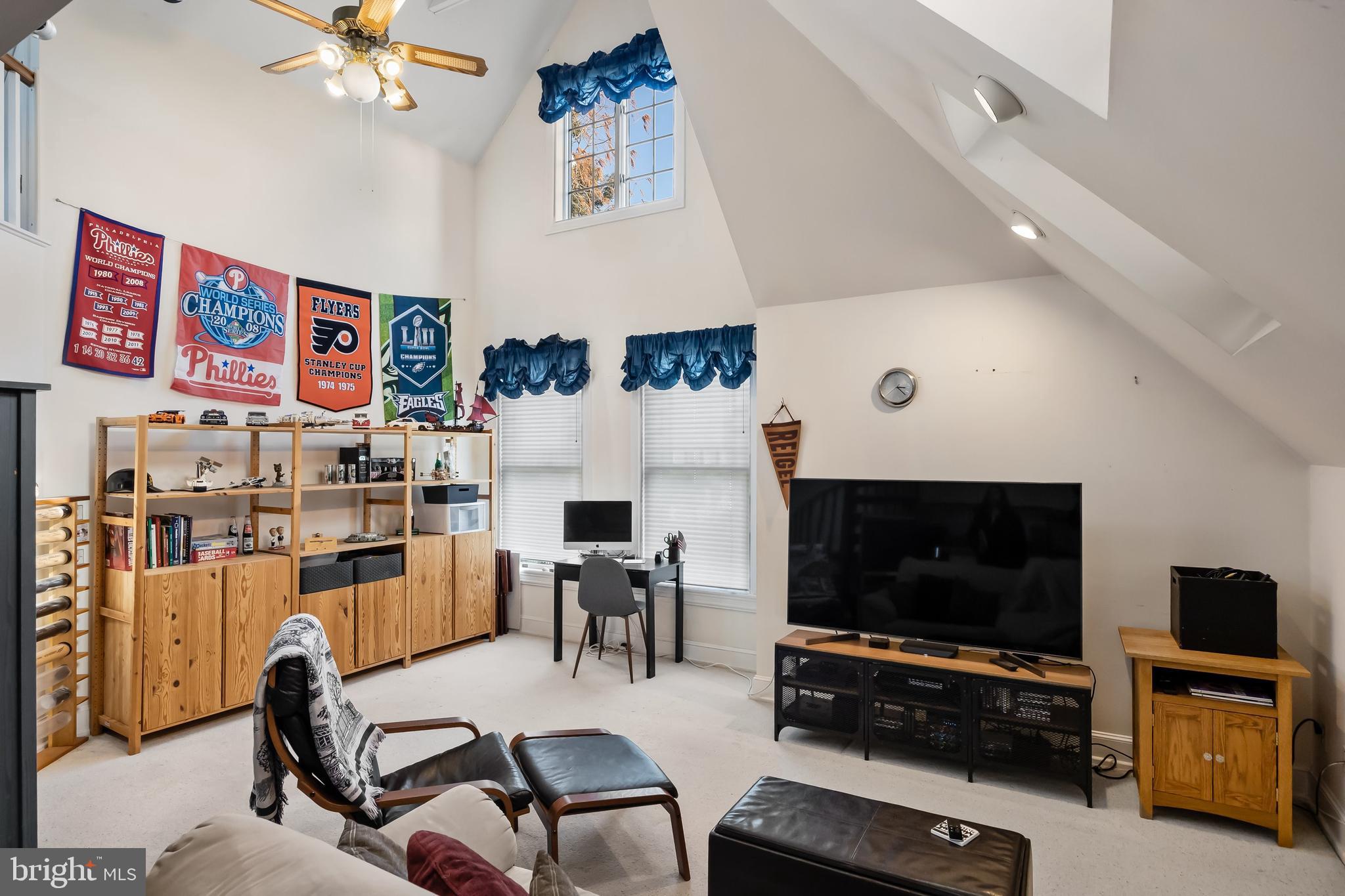 207 Main Street Riverton, NJ 08077 - Photo 31 of 52 In-law Suite : Living Room