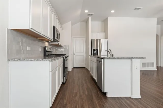 $1,925 | 312 Saguaro Drive, Fort Worth, TX 76052