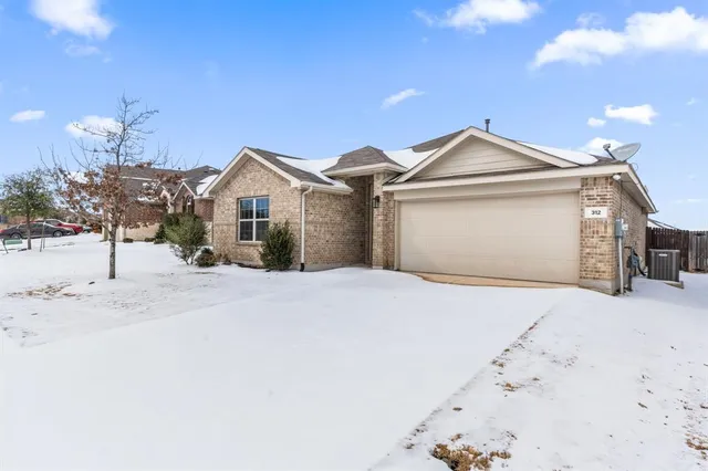 $1,925 | 312 Saguaro Drive, Fort Worth, TX 76052